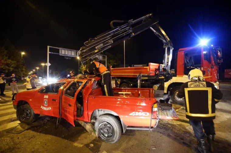KRŠ I LOM U ZAGREBU: Sudarili se osobni automobil i vozilo vatrogasaca