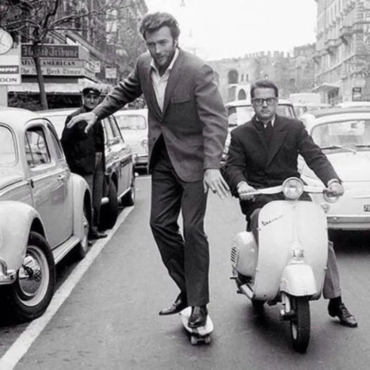 Clint Eastwood uistinu je sva&scaron;ta je radio u karijeri, a ovdje je uhvaćen kako skejta Italijom