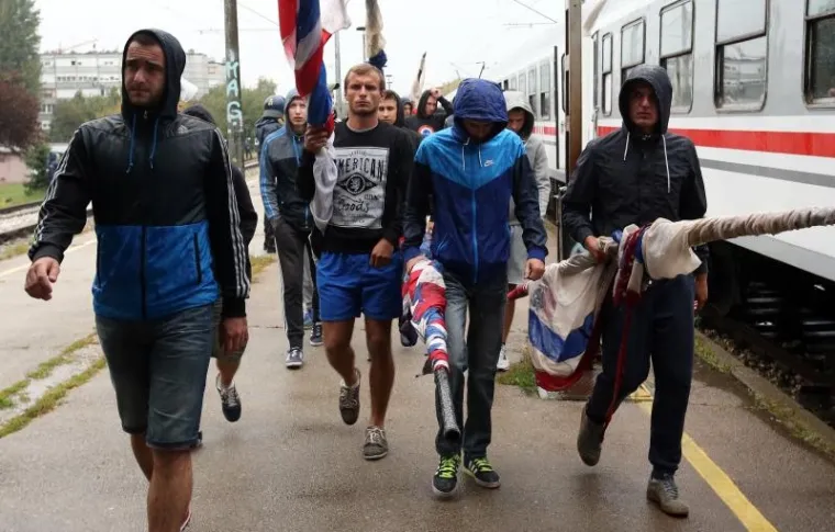 BILI VLAK U ZAGREBU: Pod pratnjom policijskog kordona navijači ispraćeni na Maksimir