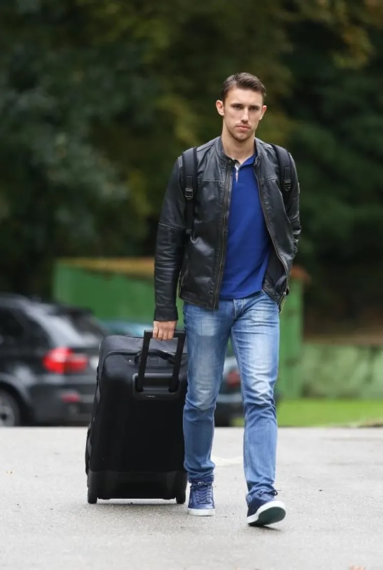 Izbornik Ante Čačić muku muči zbog problema s ozljedama. Naime, za kvalifikacijske utakmice protiv Kosova i Finske, izbornik Vatrenih ne može računati na kapetana Luku Modrića, Ivana Rakitića, Dejana Lovrena, a ozlijeđen je i Vedran Ćorluka.