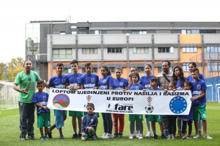 Kockasta ekspedicija u srijedu ujutro kreće na let od 600 kilometara do Tirane, a nakon toga slijedi jo&scaron; 100 kilometara autobusom do Skadra po vrlo lo&scaron;im albanskim cestama.