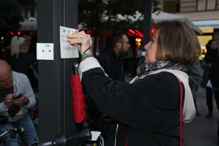 PROSVJED NA CVJETNOM: Zagrepčani lijepili poruke Bandiću i Horvatinčiću