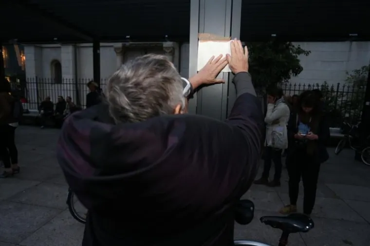 PROSVJED NA CVJETNOM: Zagrepčani lijepili poruke Bandiću i Horvatinčiću