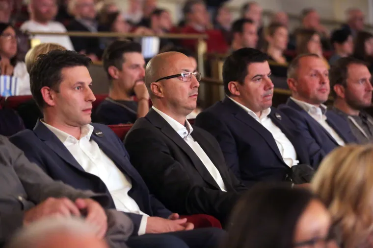 Mostovci nakon pregovora s HDZ-om oti&scaron;li u kino na premijeru filma 'Gazda - ovo nije film o Ivici Todoriću'