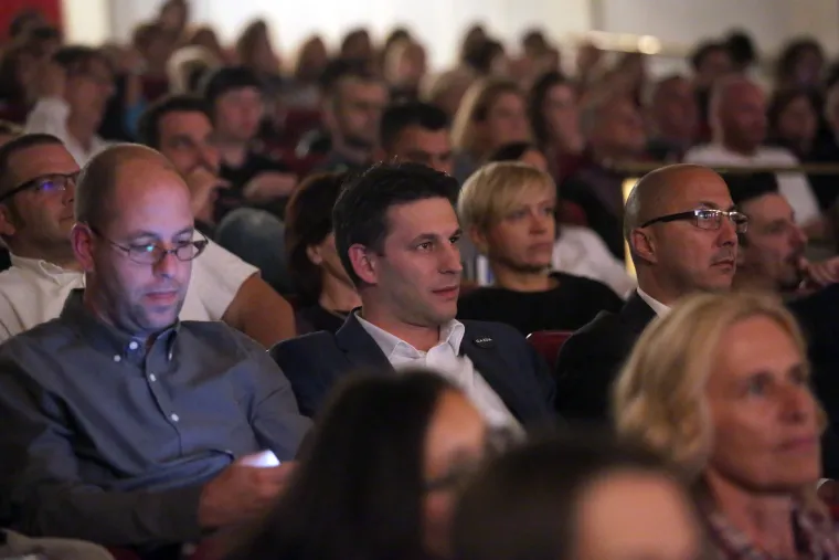 Mostovci nakon pregovora s HDZ-om oti&scaron;li u kino na premijeru filma 'Gazda - ovo nije film o Ivici Todoriću'