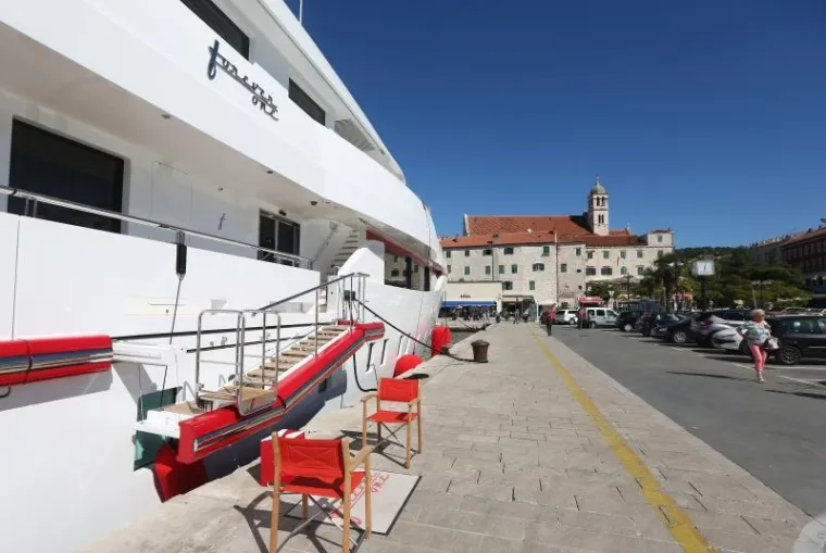 Vlasnik joj je meksički milijarder Bruce Grossman