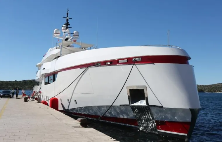 OVO SE NE VIĐA SVAKI DAN: U &Scaron;ibeniku usidrena velebna jahta poznatog meksičkog milijardera