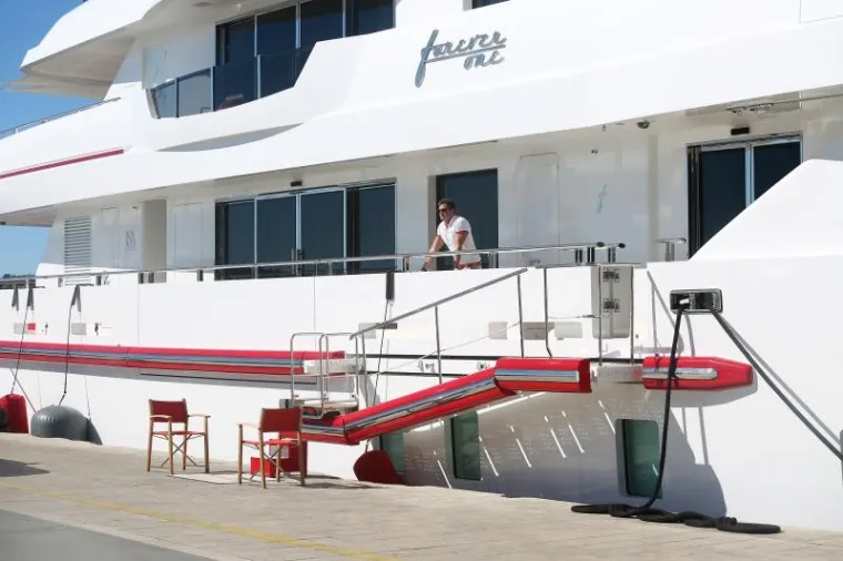 OVO SE NE VIĐA SVAKI DAN: U &Scaron;ibeniku usidrena velebna jahta poznatog meksičkog milijardera