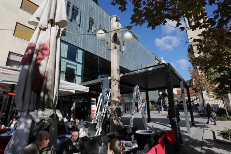 POSTAVLJENA I TENDA Izgradnja nove terase na Cvjetnom trgu