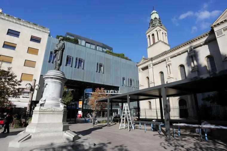 POSTAVLJENA I TENDA Izgradnja nove terase na Cvjetnom trgu