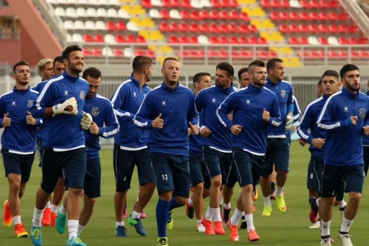 Trening nogometne reprezentacije Kosova uoči kvalifikacijske utakmice s hrvatskom reprezentacijom u Skadru. Dvoboj se igra u četvrtak s početkom u 20:45 sati na stadionu Loro Borici.