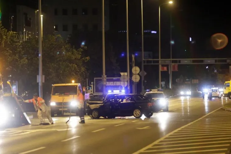 AUTO POTPUNO IZGORIO: Trostruki sudar u zagrebačkim Vrbanima