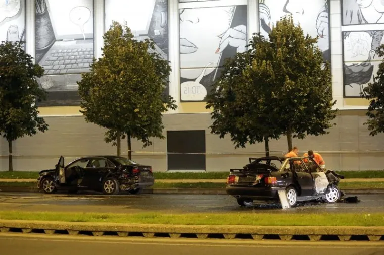 AUTO POTPUNO IZGORIO: Trostruki sudar u zagrebačkim Vrbanima