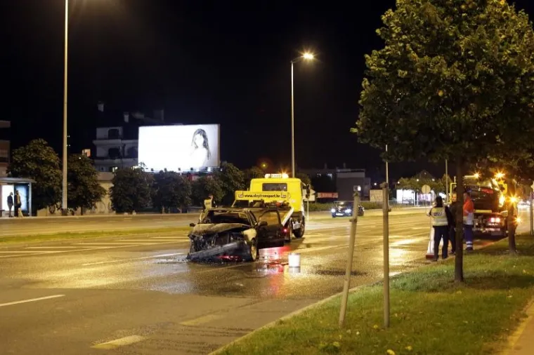AUTO POTPUNO IZGORIO: Trostruki sudar u zagrebačkim Vrbanima