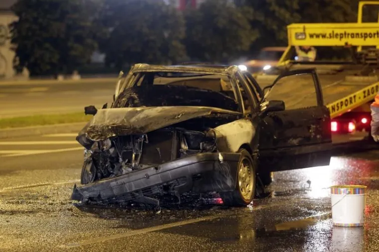 AUTO POTPUNO IZGORIO: Trostruki sudar u zagrebačkim Vrbanima