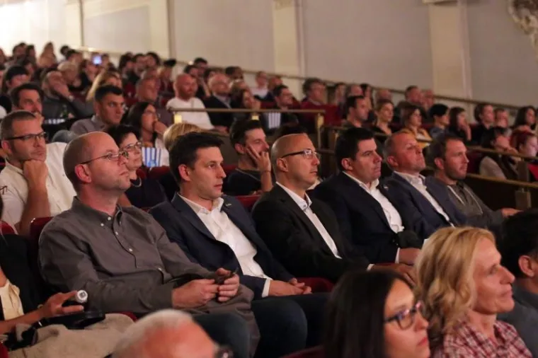 Thomas Bauer, Božo Petrov, Ivan Kovačić i, Nikola Grmoja u utorak su navečer izašli u kino Europa kako bi prisustvovali premijeri filma "Gazda" redatelja Darija Juričana.