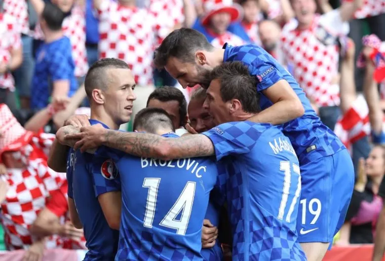Slavlje hrvatske nogometne reprezentacije na utakmici protiv Kosova.