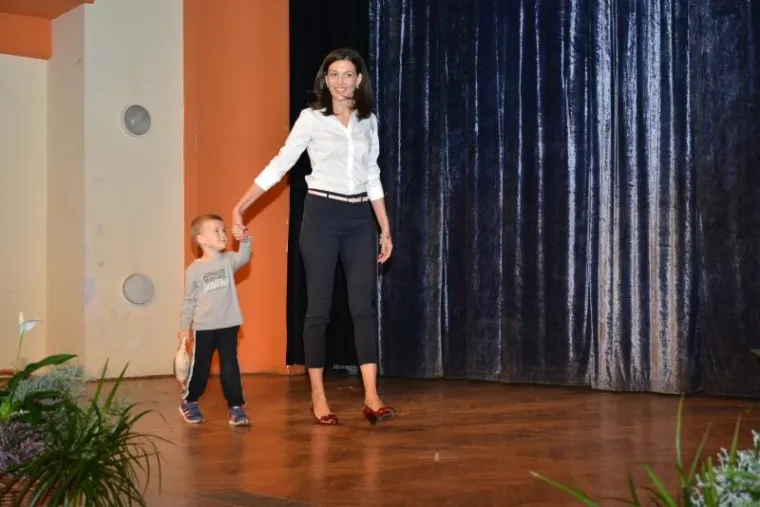 Ljepota majčinstva je ustvari modna revija majki dojilja i njihove djece, a sudjelovalo je 20 majki i njihove djece, od malih beba do djece predskolske dobi