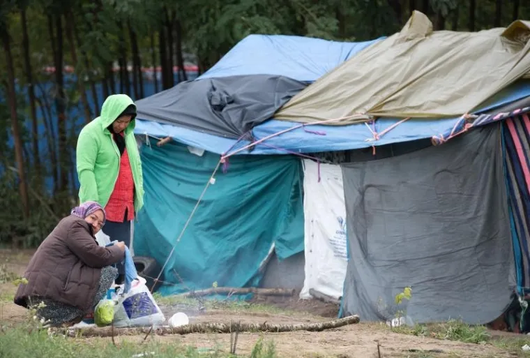 TRAGIČNE SUDBINE NA NIČIJOJ ZEMLJI: Život migrantskih obitelji u nehumanim uvjetima