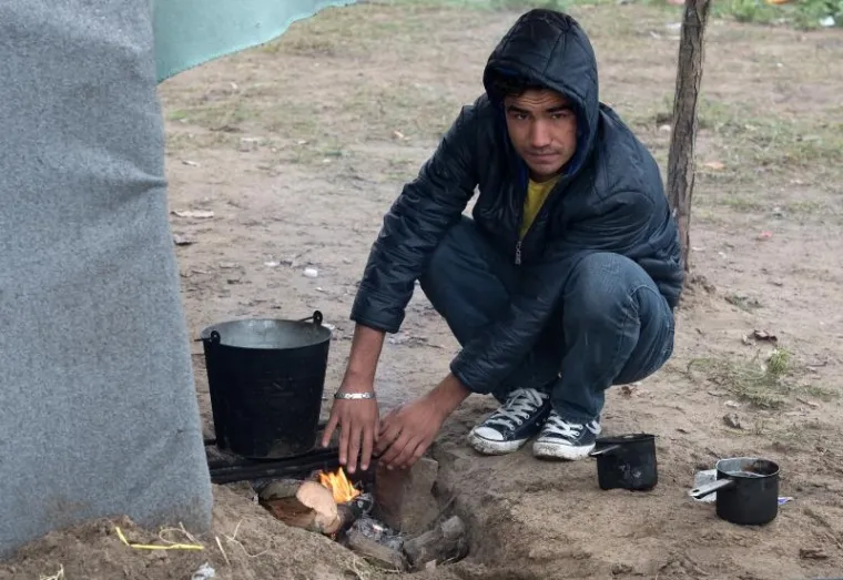 TRAGIČNE SUDBINE NA NIČIJOJ ZEMLJI: Život migrantskih obitelji u nehumanim uvjetima