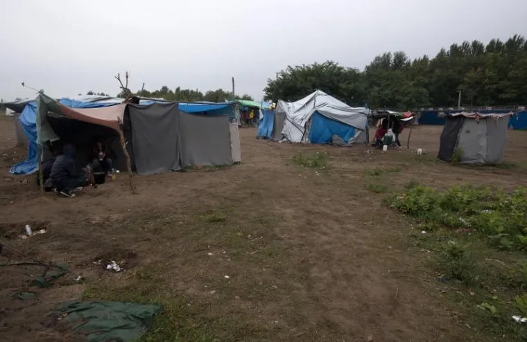 TRAGIČNE SUDBINE NA NIČIJOJ ZEMLJI: Život migrantskih obitelji u nehumanim uvjetima