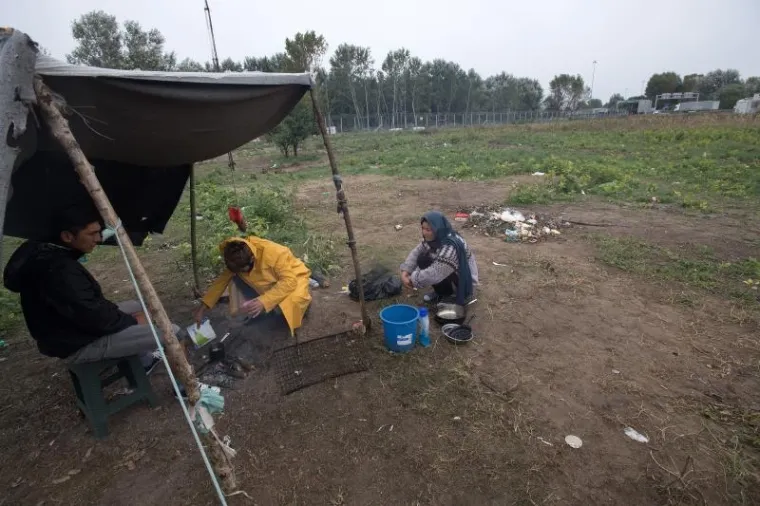 TRAGIČNE SUDBINE NA NIČIJOJ ZEMLJI: Život migrantskih obitelji u nehumanim uvjetima