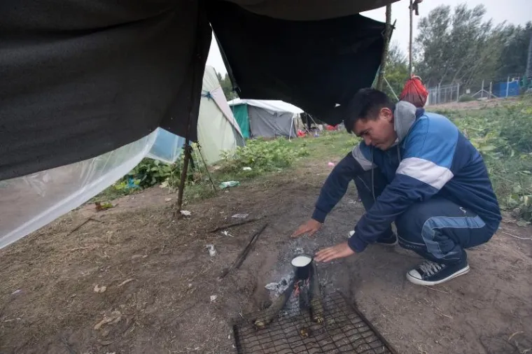 TRAGIČNE SUDBINE NA NIČIJOJ ZEMLJI: Život migrantskih obitelji u nehumanim uvjetima