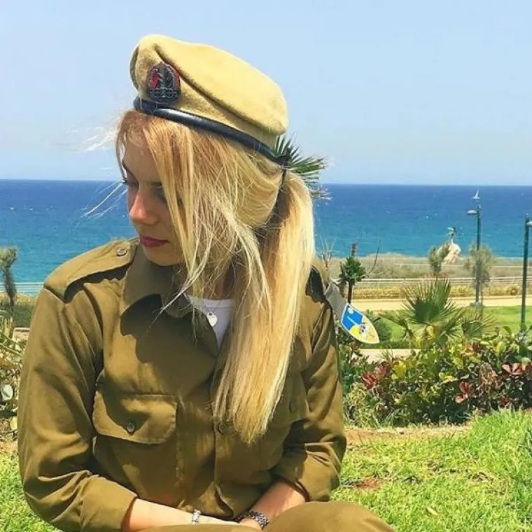 Izraelske vojnikinje iz galerije san su svakog muškarca, barem dok im se ne nađu na nišanu, tada postaju njihova noćna mora. Prizore seksi vojnikinja nikako ne propustite pogledati u nastavku!