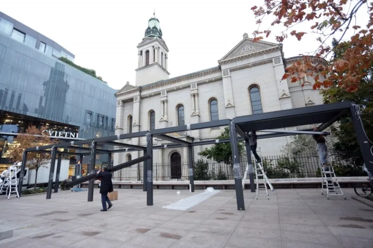 UKLONJENO RUGLO SA CVJETNOG: Nema vi&scaron;e Horvatinčićeve nadstre&scaron;nice