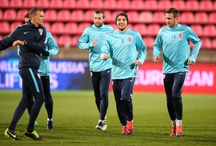 S KAPAMA NA GLAVI: Hrvatski nogometa&scaron;i odradili trening u Tampereu