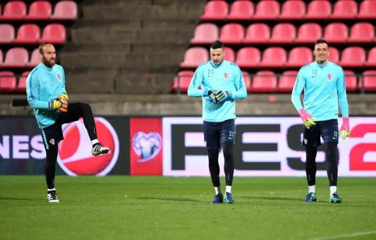 S KAPAMA NA GLAVI: Hrvatski nogometa&scaron;i odradili trening u Tampereu