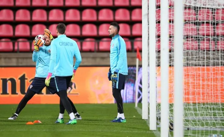 S KAPAMA NA GLAVI: Hrvatski nogometa&scaron;i odradili trening u Tampereu