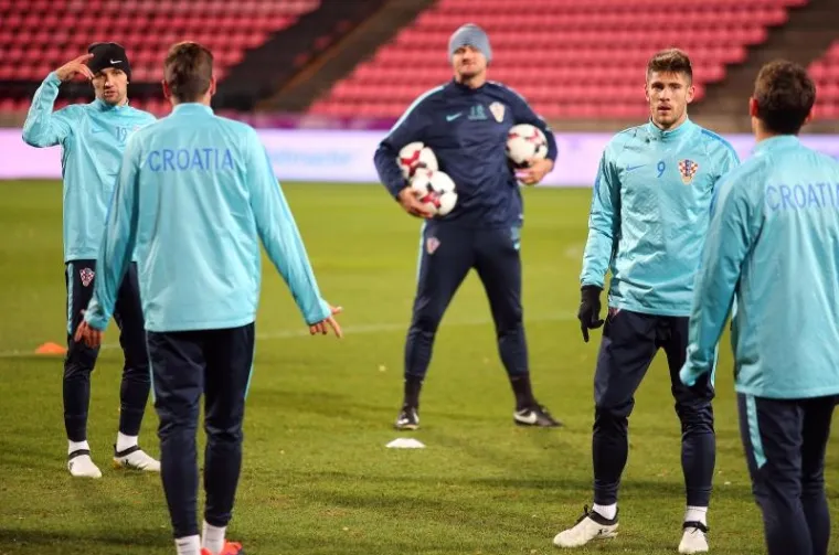S KAPAMA NA GLAVI: Hrvatski nogometa&scaron;i odradili trening u Tampereu