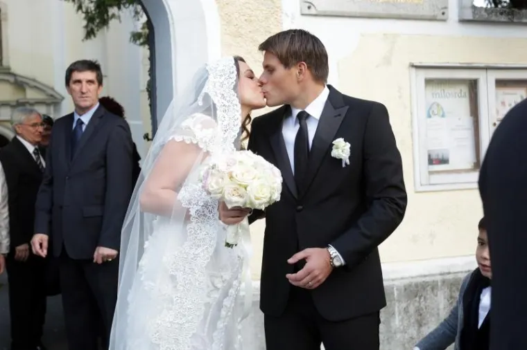 OGNJEN VUKOJEVIĆ OŽENIO BIV&Scaron;U MISS HRVATSKE: Do&scaron;li brojni poznati, Zdravko Mamić stigao sa suprugom