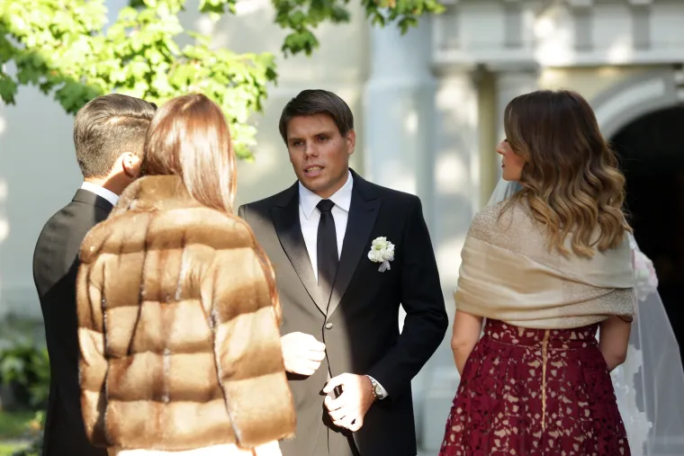 Navodno je incident uključivao verbalno nasilje i prijetnje, zbog čega je policija provela istragu. Kaznena prijava je kasnije odbačena zbog nedostatka dokaza.