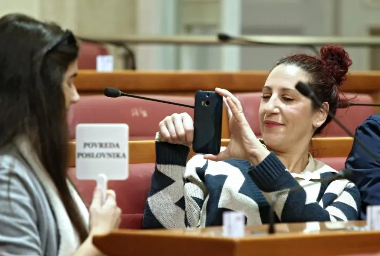 Na taj dan građani mogu ući u zgradu Sabora bez prethodne najave i pogledati prostorije koje nisu dio uobičajenih programa za posjetitelje.