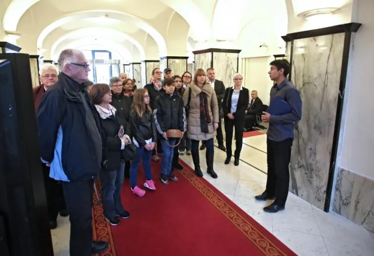 DANI OTVORENIH VRATA U SABORU: Klupe su bile punije nego kad je zasjedanje