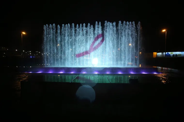 Light show ispred Nacionalne sveučili&scaron;ne knjižnice: fontane zasjale ružičastom bojom kao podr&scaron;ka oboljelima od raka