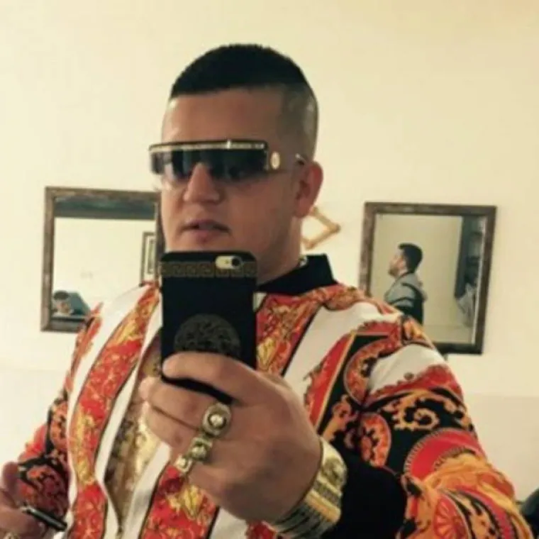ALBANAC OPSJEDNUT POZNATOM MARKOM: Car neukusa sve što dotakne pretvara u Versace
