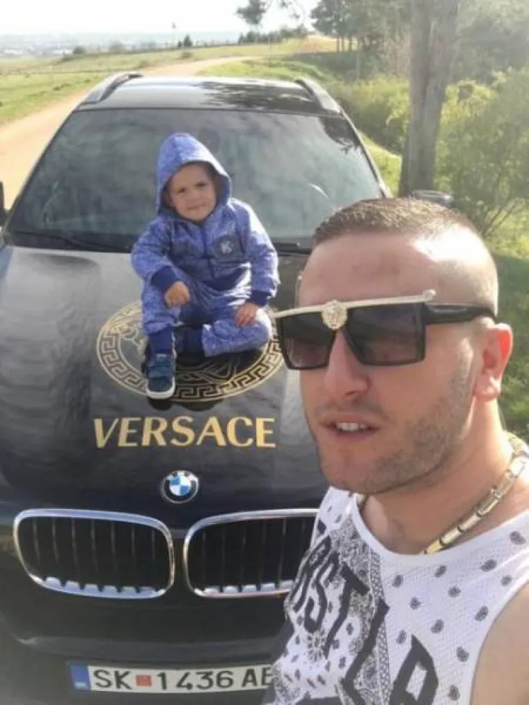 ALBANAC OPSJEDNUT POZNATOM MARKOM: Car neukusa sve što dotakne pretvara u Versace