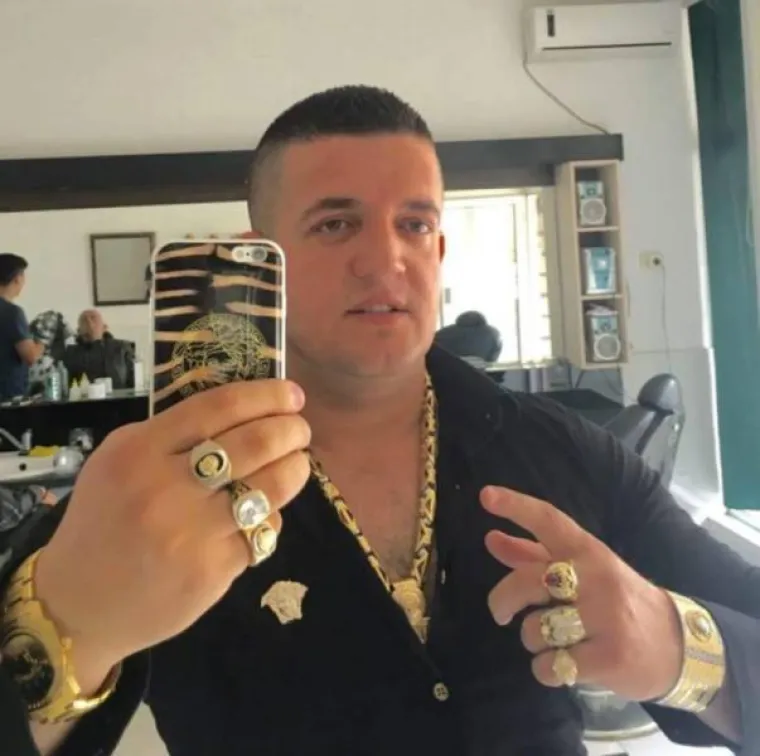 ALBANAC OPSJEDNUT POZNATOM MARKOM: Car neukusa sve &scaron;to dotakne pretvara u Versace