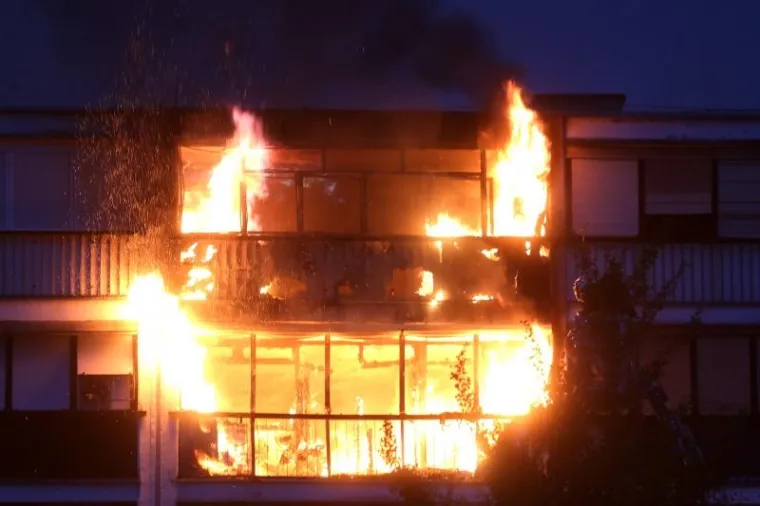 DRAMA U SAVSKOM GAJU: Vatra gutala stanove u zgradi, jedna osoba ozlijeđena