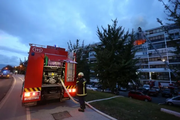 DRAMA U SAVSKOM GAJU: Vatra gutala stanove u zgradi, jedna osoba ozlijeđena