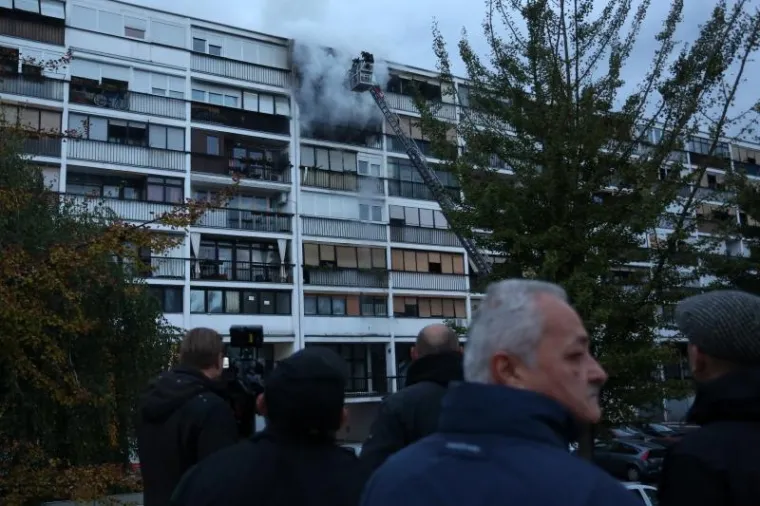 DRAMA U SAVSKOM GAJU: Vatra gutala stanove u zgradi, jedna osoba ozlijeđena