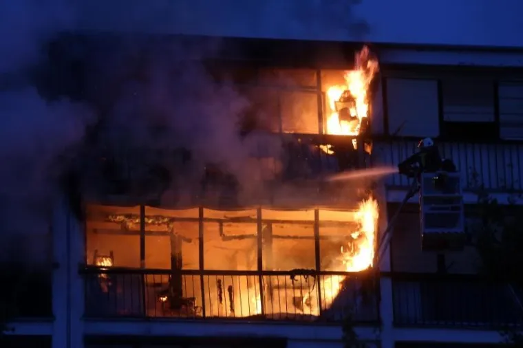 DRAMA U SAVSKOM GAJU: Vatra gutala stanove u zgradi, jedna osoba ozlijeđena