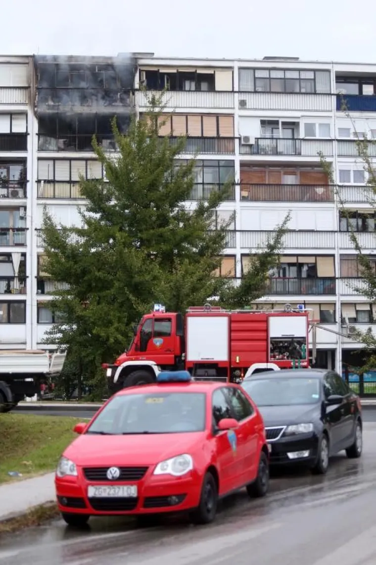 DRAMA U SAVSKOM GAJU: Vatra gutala stanove u zgradi, jedna osoba ozlijeđena