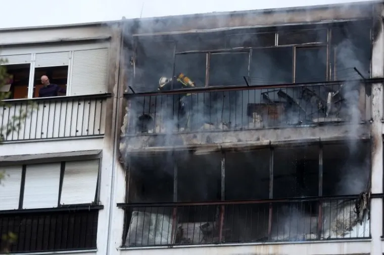 DRAMA U SAVSKOM GAJU: Vatra gutala stanove u zgradi, jedna osoba ozlijeđena