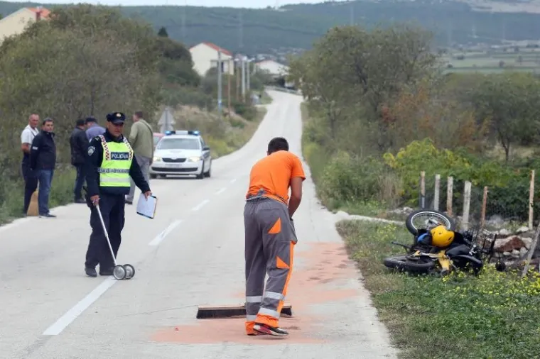 U &Scaron;ibeniku preminuo po&scaron;tar na čiji je moped naletio Fiat Punto