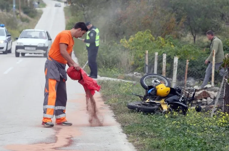 U &Scaron;ibeniku preminuo po&scaron;tar na čiji je moped naletio Fiat Punto