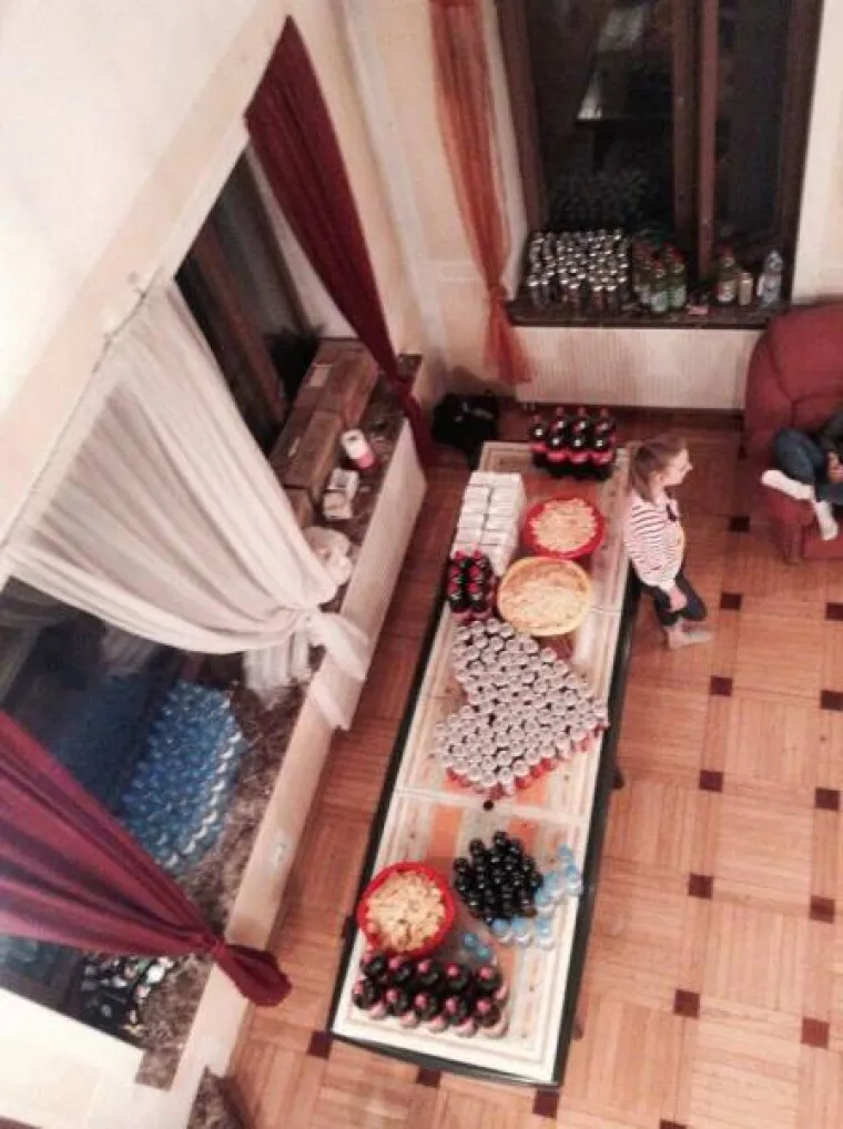 Studentski tulumi nekima se čine kao genijalna ideja, sve dok ne moraju čistiti i popravljati kaos koji ostane nakon &scaron;to se partijaneri raziđu. Dru&scaron;tvene mreže obično obilaze fotografije s takvih ludih tuluma, no rijetko kada se vide fotografije posljedice. Njih možete pogledati u nastavku.